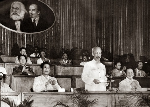 Ngày 5/9/1960, Đảng Lao động Việt Nam họp Đại hội đại biểu toàn quốc lần thứ 3. Trong diễn văn khai mạc, Người nêu rõ: “Đại hội lần thứ hai là đại hội kháng chiến. Đại hội lần này là đại hội xây dựng chủ nghĩa xã hội ở miền Bắc và đấu tranh hoà bình thống nhất nước nhà”.